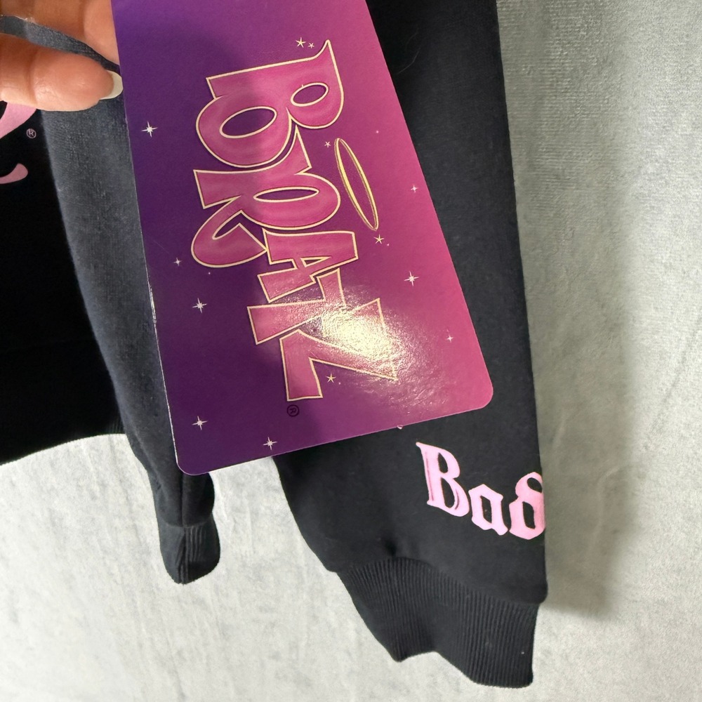 New Bratz Est 2001 Graphic Sweatshirt Black Pink Doll Y2K Crewneck M BTQ016C - Picture 5 of 14